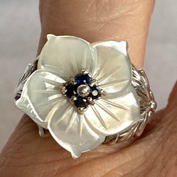 Jewelry - VTG Sterling Silver Mother of Pearl Flower Ring
